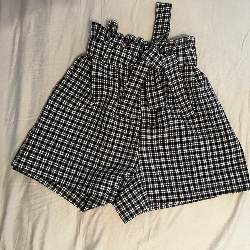 Flowy plaid tie shorts